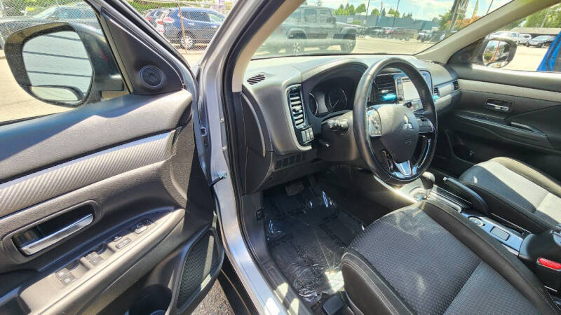2017 Mitsubishi Outlander ES