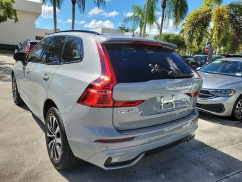 2024 Volvo XC60 B5 Core Dark Theme