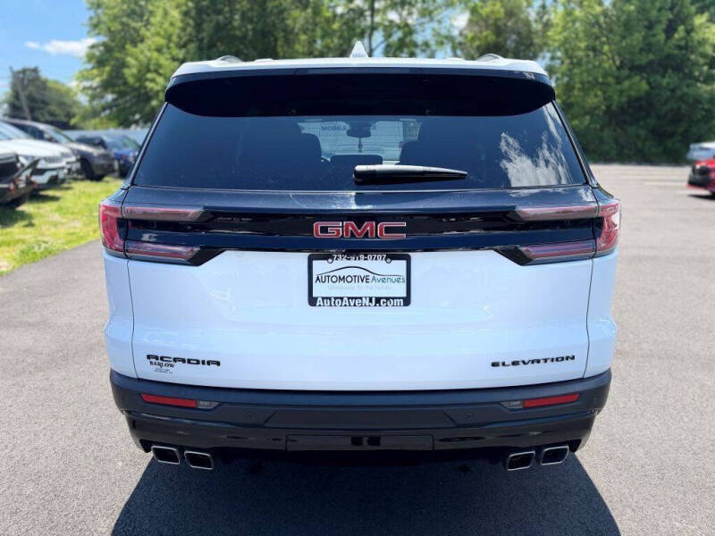 2024 GMC Acadia Elevation