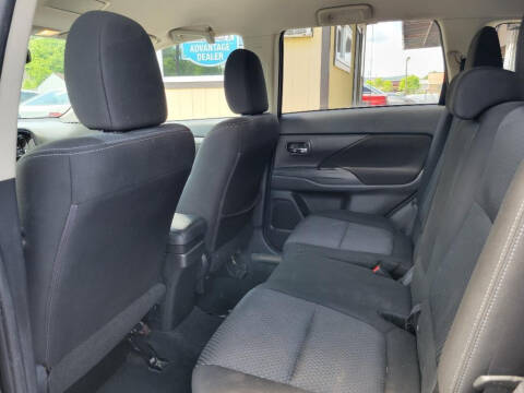 2016 Mitsubishi Outlander ES