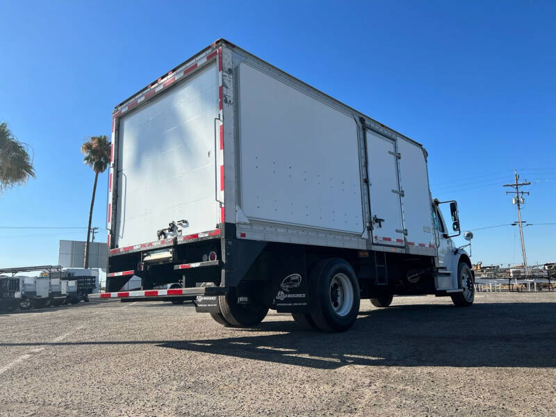 2012 Freightliner M2 106