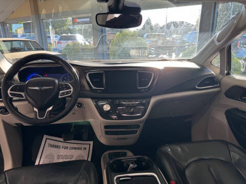 2017 Chrysler Pacifica Touring-L Plus