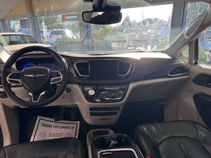 2017 Chrysler Pacifica Touring-L Plus