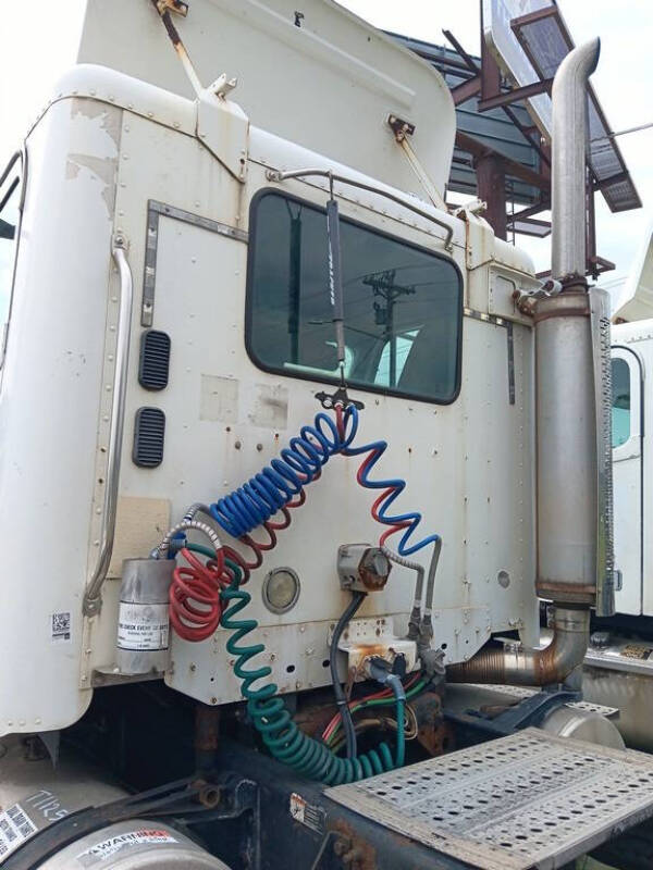 2005 Freightliner Columbia 120