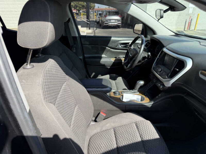 2017 GMC Acadia SLE-2