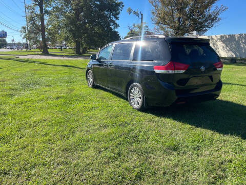 2013 Toyota Sienna XLE 8-Passenger