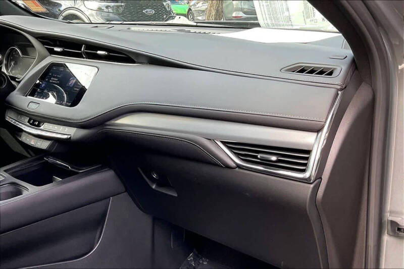 2023 Cadillac XT4 Premium Luxury