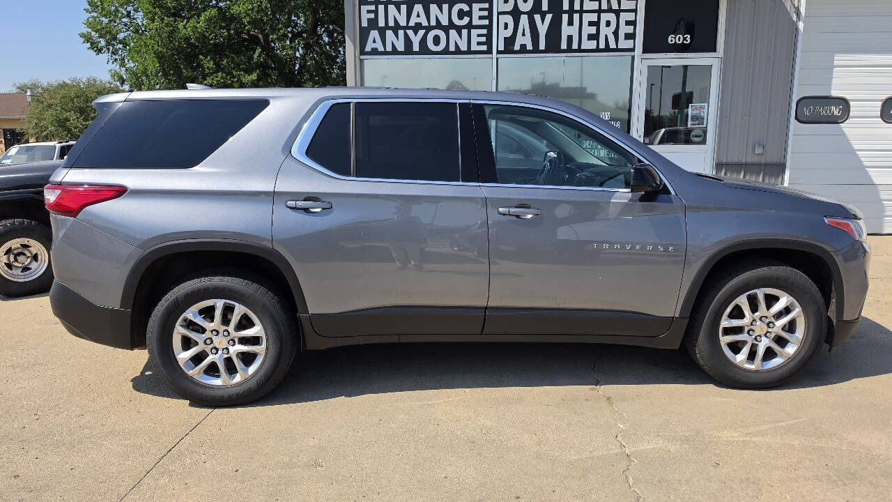 2020 Chevrolet Traverse LS 4x4 4dr SUV w/1FL - Silver Ice Metallic exterior view 1
