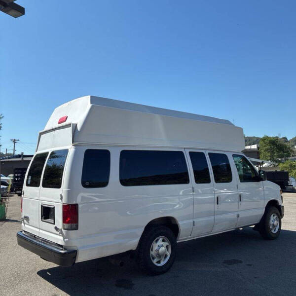 2011 Ford E-Series E-350 SD