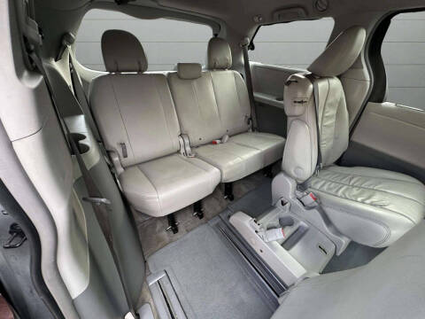 2014 Toyota Sienna XLE 8-Passenger