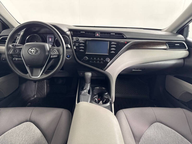 2019 Toyota Camry LE photo 28