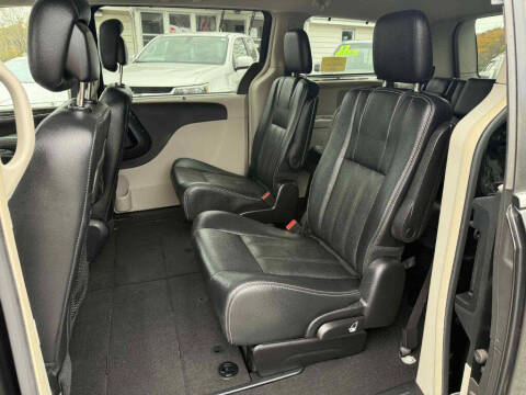 2016 Chrysler Town and Country Touring-L