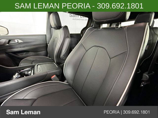 2027 Chrysler Pacifica Limited