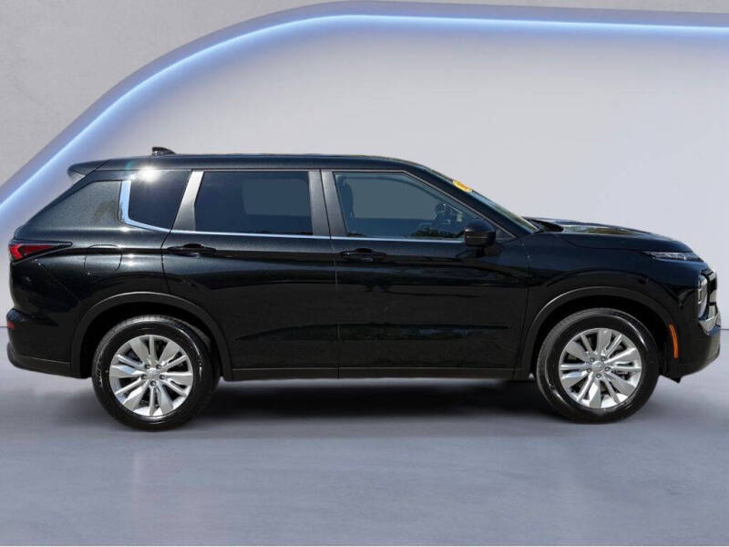 2025 Mitsubishi Outlander ES