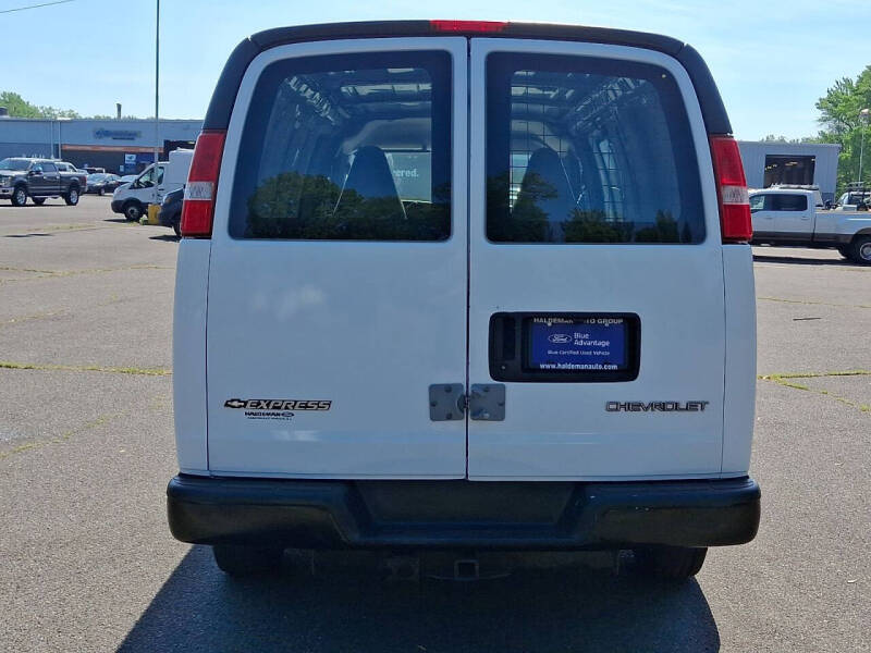 2022 Chevrolet Express 2500