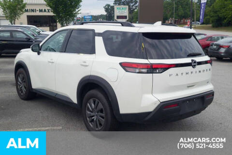 2024 Nissan Pathfinder SV