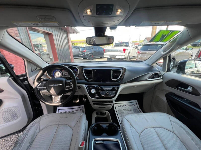 2017 Chrysler Pacifica Touring-L Plus