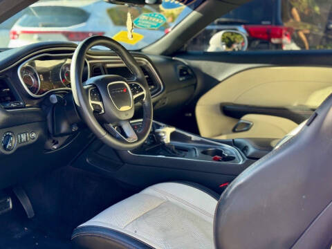 2016 Dodge Challenger SXT