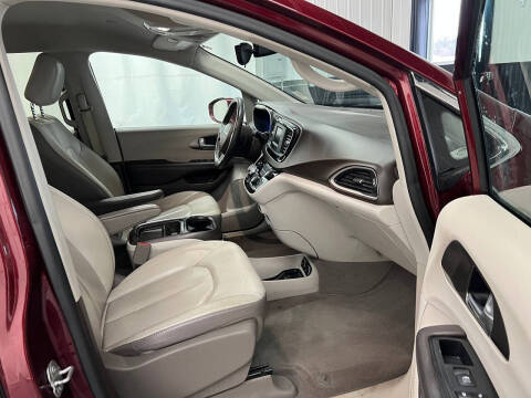 2017 Chrysler Pacifica Touring-L