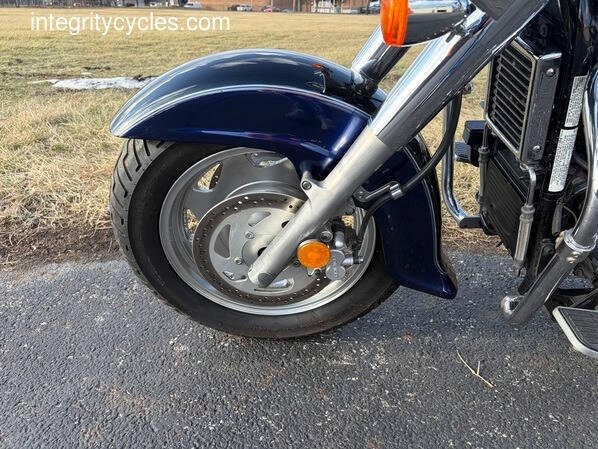 2005 Suzuki Boulevard