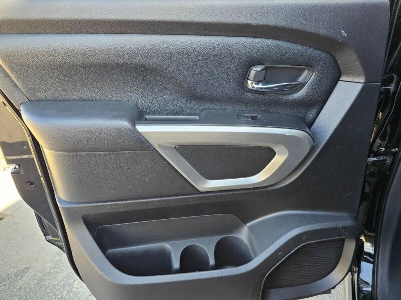 2022 Nissan Titan SV