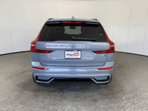 2024 Volvo XC60 B5 Core Dark Theme