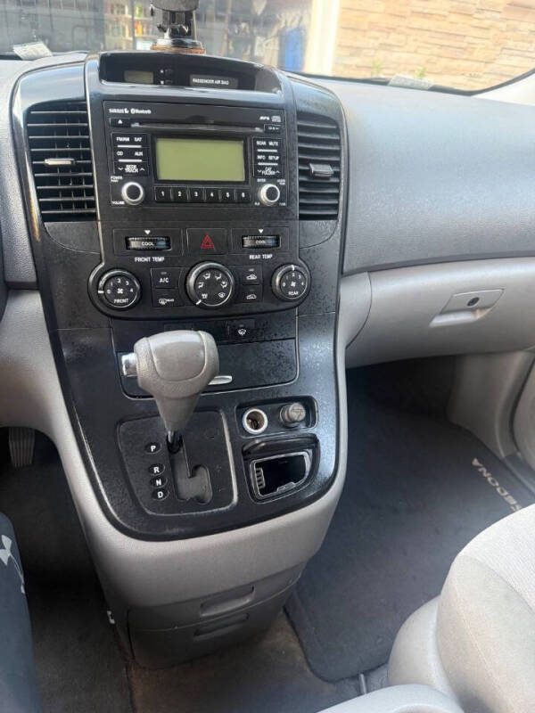 2012 Kia Sedona LX