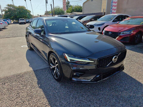 2024 Volvo S60 B5 Core Dark Theme