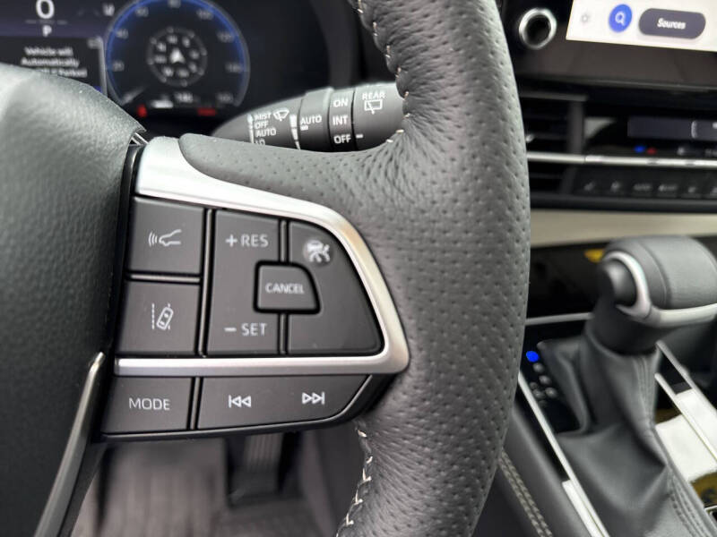 2025 Toyota Sienna Platinum 7-Passenger