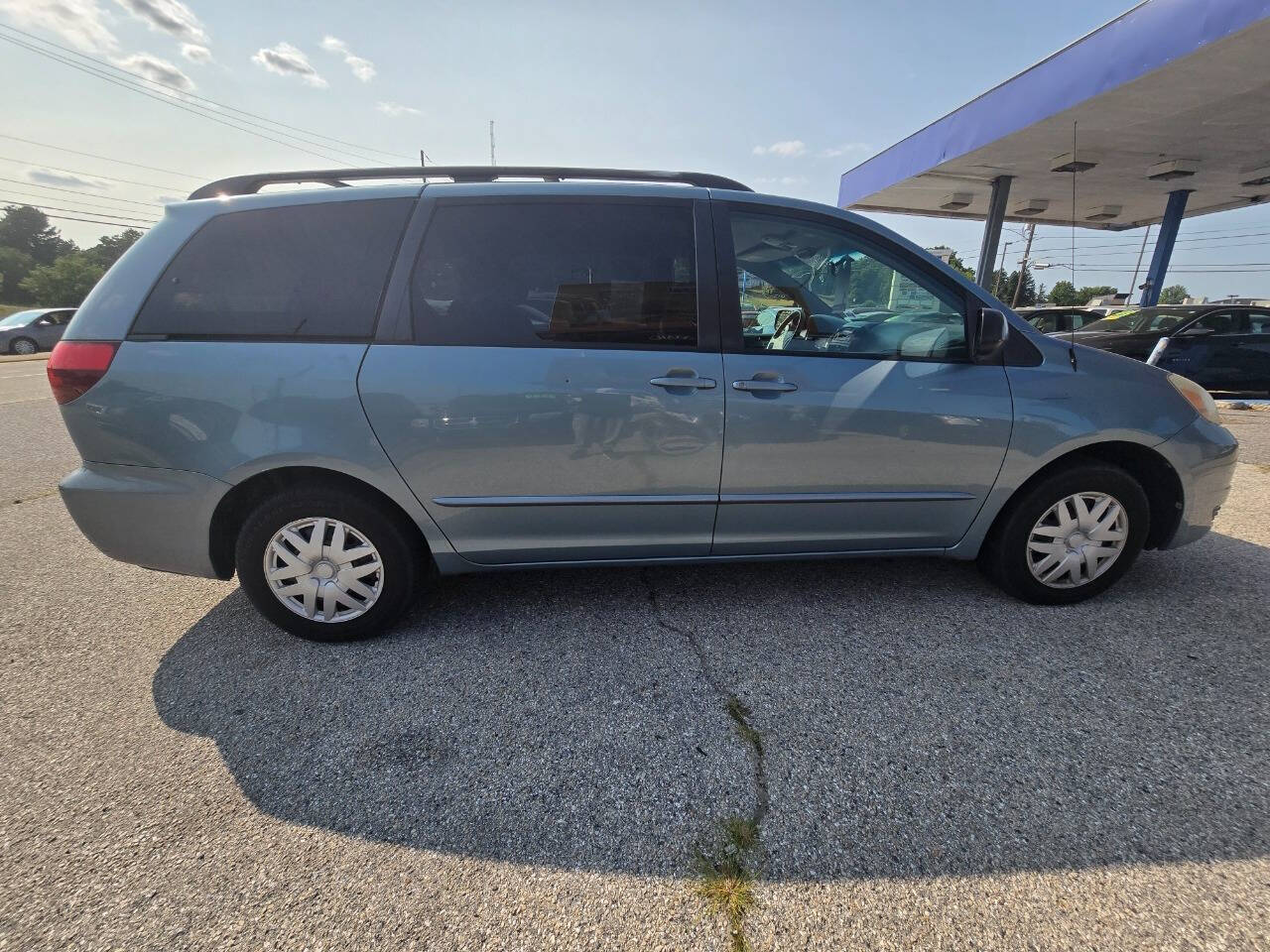 2005 Toyota Sienna for sale at QUEENSGATE AUTO SALES in York, PA