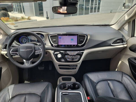 2022 Chrysler Pacifica Touring L