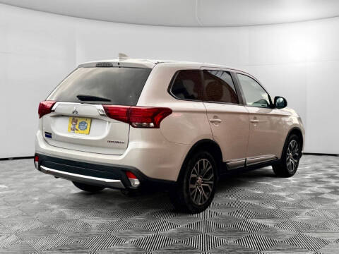 2017 Mitsubishi Outlander ES