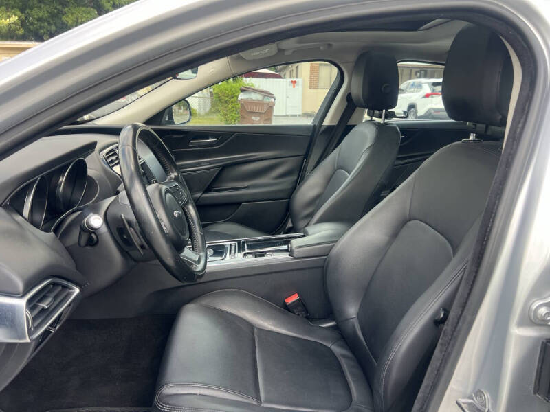 2019 Jaguar XE 25t Premium