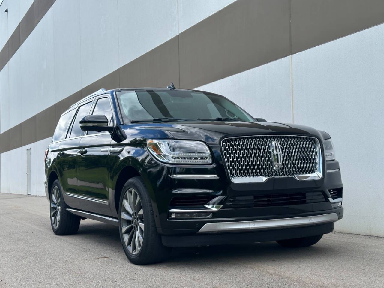 2018 Lincoln Navigator for sale at Phoenix Motor Co in Romulus, MI