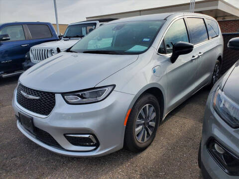 2024 Chrysler Pacifica Plug-In Hybrid S Appearance