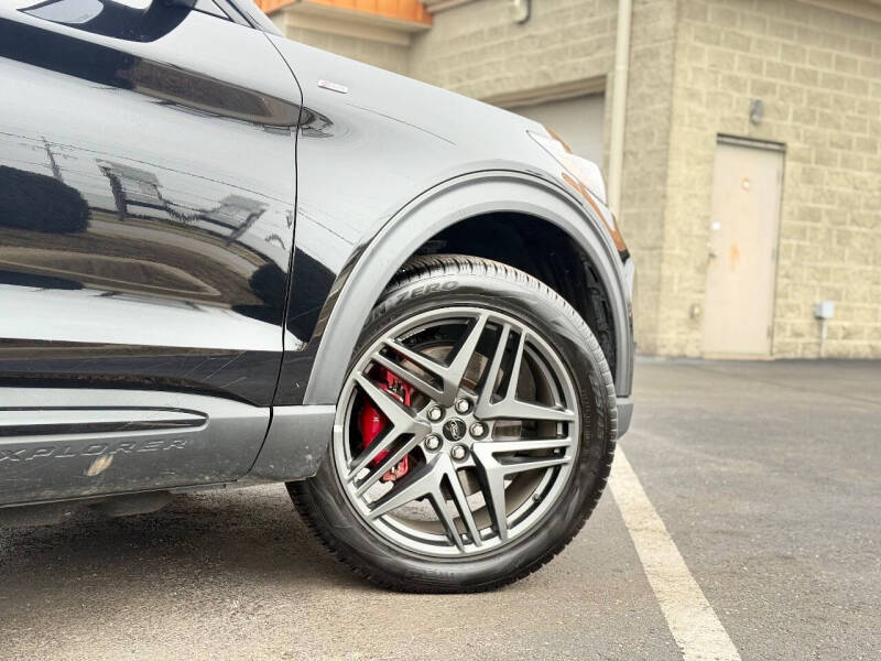2025 Ford Explorer ST-Line