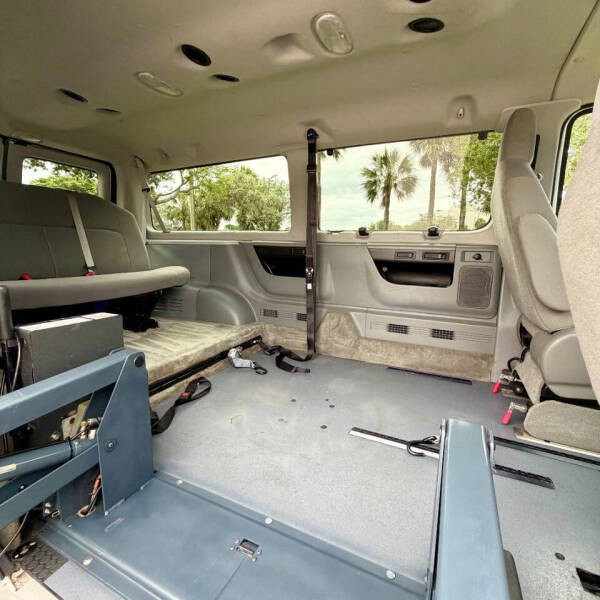 2011 Ford E-350