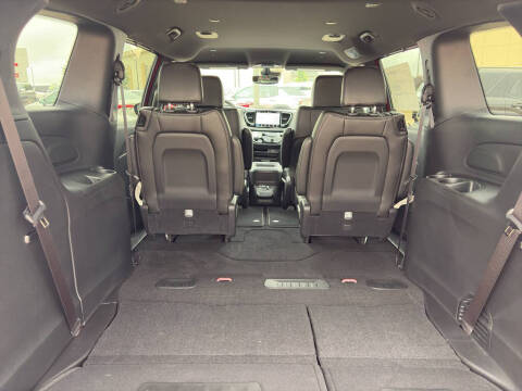 2027 Chrysler Pacifica Select