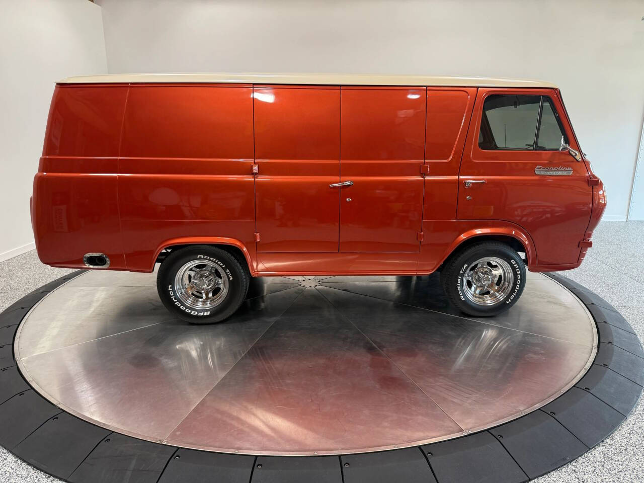1966 Ford Econoline Supervan 11