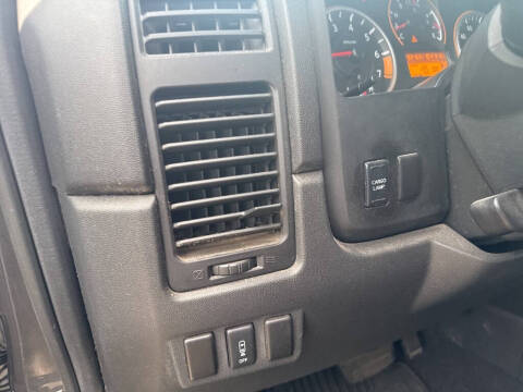 2011 Nissan Titan SV