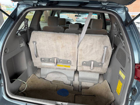 2005 Toyota Sienna LE 8 Passenger