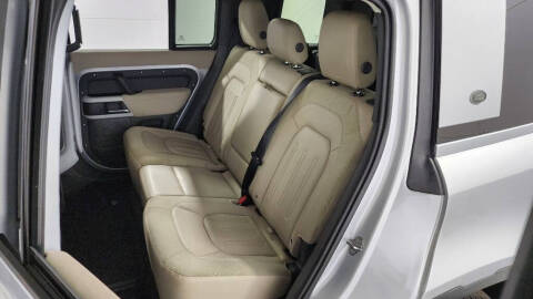 2020 Land Rover Defender 110 SE