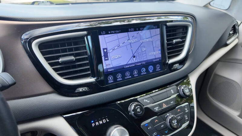 2017 Chrysler Pacifica Touring-L