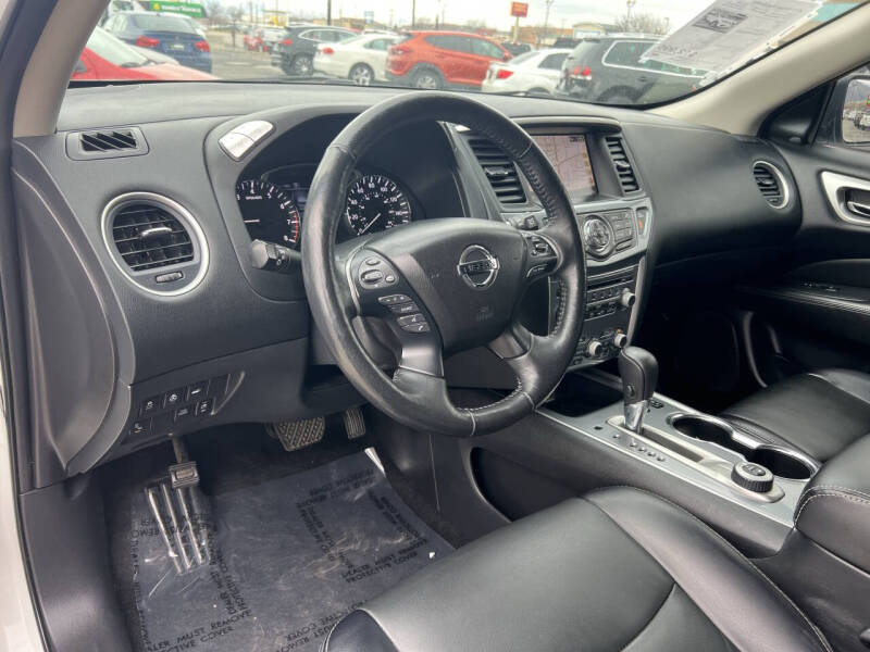 2019 Nissan Pathfinder SL
