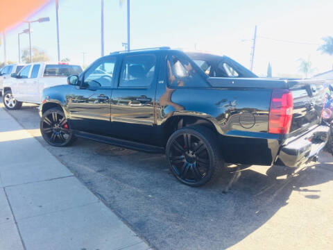 2010 Chevrolet Avalanche for sale at Auto Max of Ventura in Ventura CA