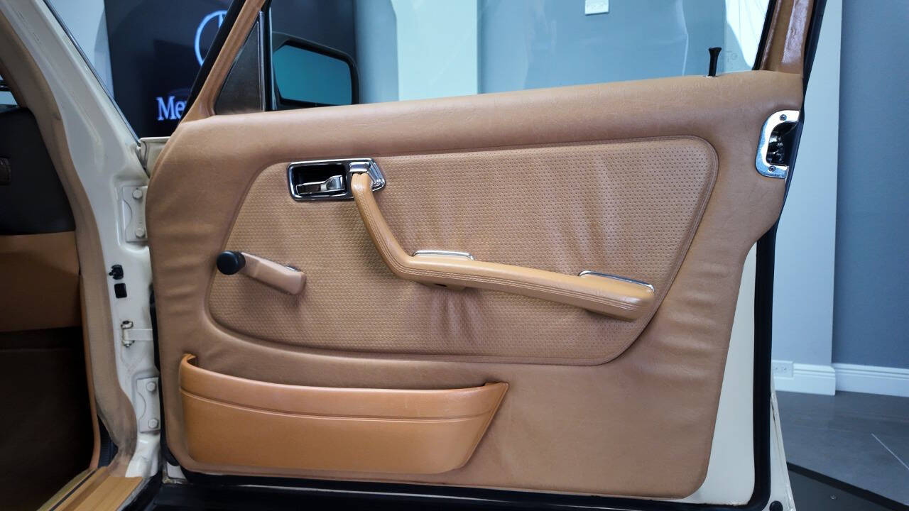 1983 Mercedes-Benz 240-Class 57