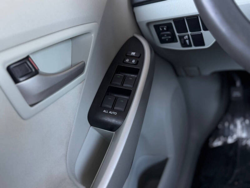 2014 Toyota Prius Two