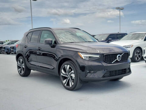 2026 Volvo XC40 B4 Plus