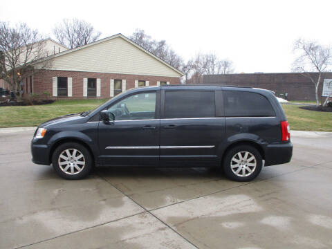 2014 Chrysler Town and Country for sale at Lease Car Sales 2 in Warrensville Heights OH