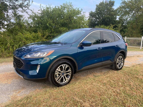 2020 Ford Escape for sale at CAVENDER MOTORS in Van Alstyne TX